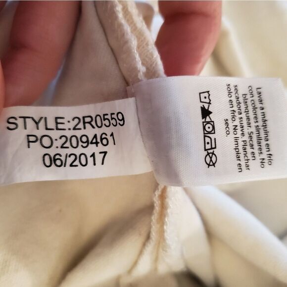 Fun cream colored Vineyard Vines jean skirt - Picture 7 of 8